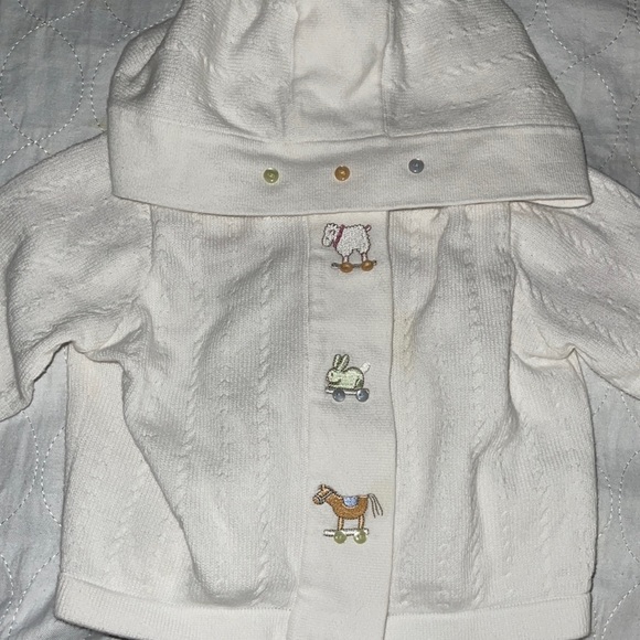 Stacy Clair Boyd baby sweater with hood, embroidery & little buttons 0-6 months - Picture 1 of 8